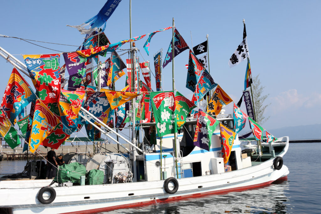 漁船と大漁旗