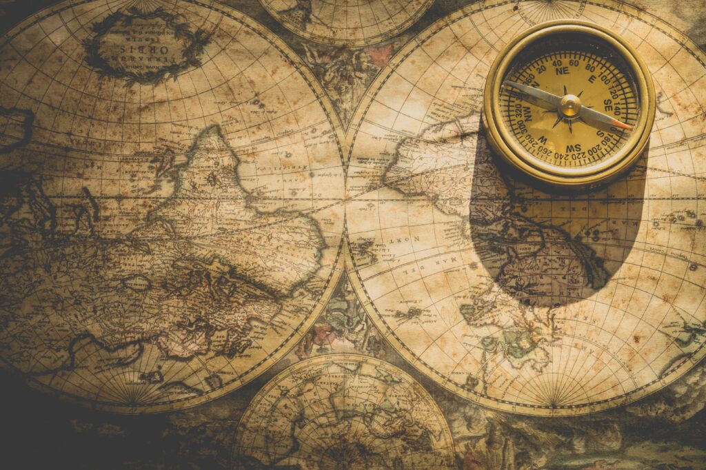 大航海時代の世界地図とコンパス