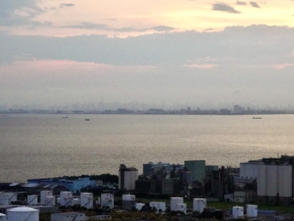 千葉ポートタワーから臨む千葉の海の風景